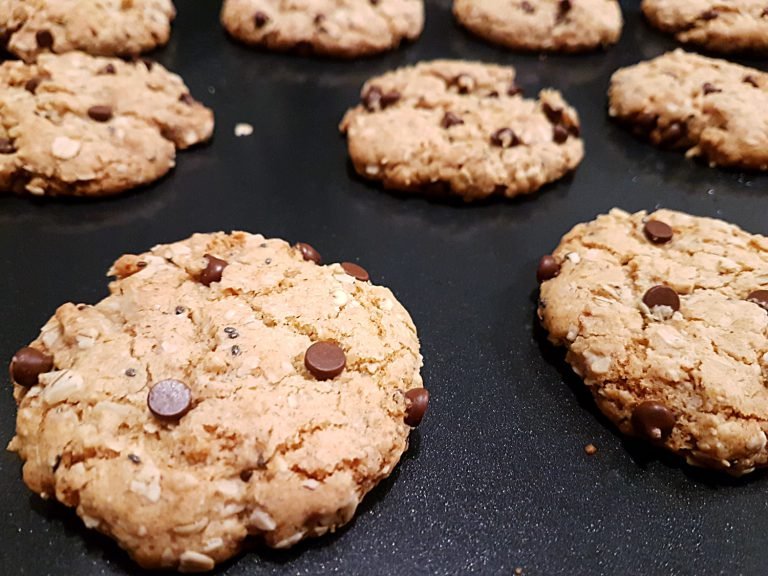 Read more about the article Oatmeal-Almond Chocolate Chip Cookies